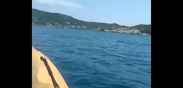  Gozando na boquinha da Luna Oliveira no bote em alto mar em Arraial do Cabo - RJ